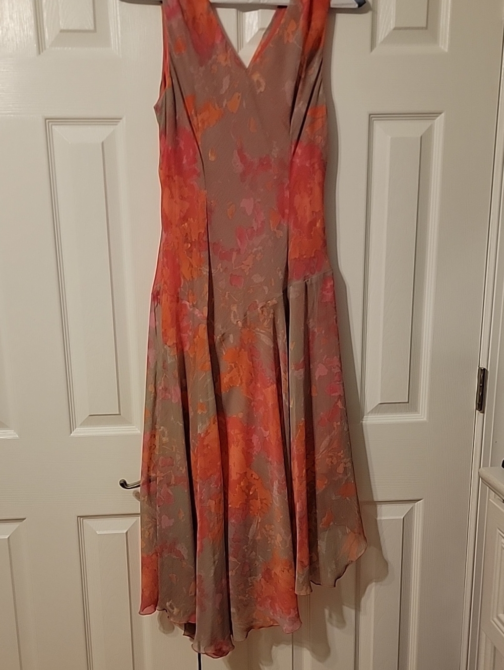 Sleeveless Floral V-Neck Midi Dress in Coral Taupe